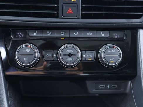 Certified 2022 Volkswagen Jetta SE w/ Panoramic Sunroof Package FWD image 26
