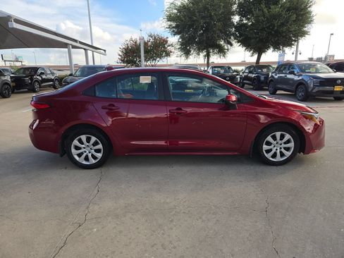 Used 2025 Toyota Corolla LE FWD image 2