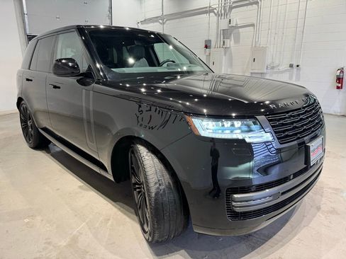 Used 2024 Land Rover Range Rover SE AWD/4WD image 3