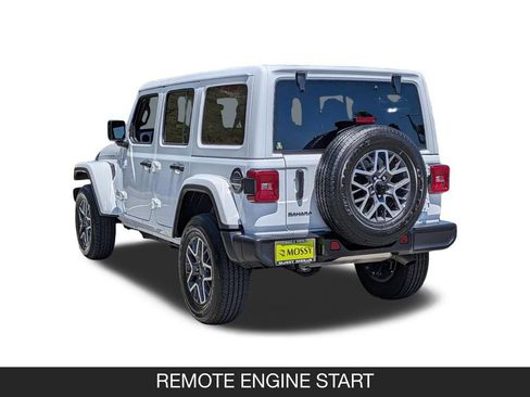 Used 2025 Jeep Wrangler Unlimited Sahara AWD/4WD image 7