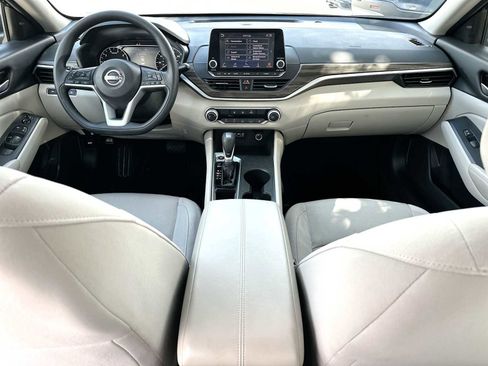 Used 2025 Nissan Altima 2.5 SV FWD image 25
