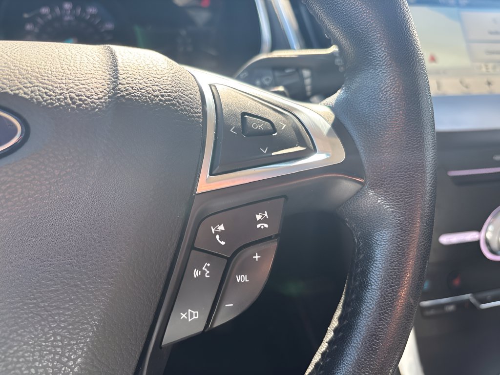 Used 2018 Ford Edge Titanium w/ Equipment Group 301A AWD/4WD image 18