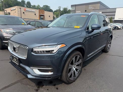 Used 2025 Volvo XC90 T8 Plus w/ Protection Package Premier AWD/4WD image 1