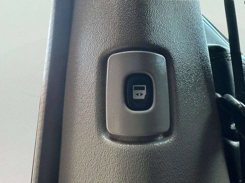 Used 2016 Dodge Grand Caravan SXT w/ Rear Park Assist Package FWD image 14