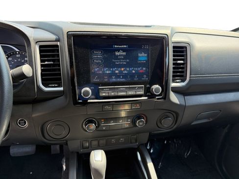 Used 2024 Nissan Frontier SV RWD image 12