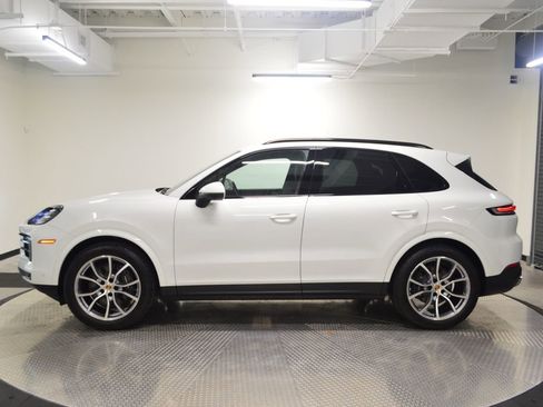 Certified 2025 Porsche Cayenne AWD/4WD image 2