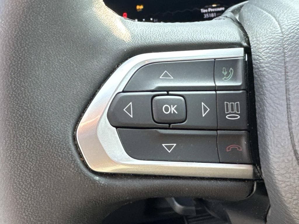 Used 2025 Jeep Compass Limited w/ Elite Group AWD/4WD image 37