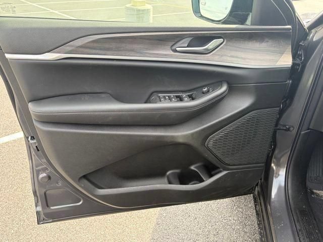 New 2026 Jeep Grand Cherokee Altitude AWD/4WD image 12