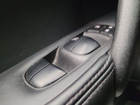 Used 2019 Nissan Rogue SV FWD image 27