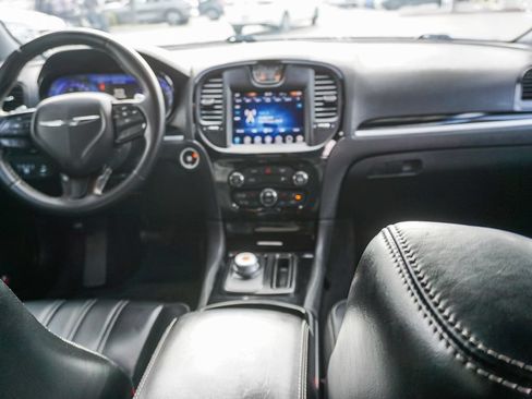 Used 2017 Chrysler 300 S RWD image 15