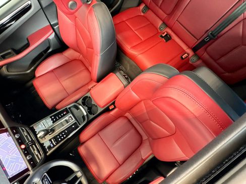 Certified 2025 Porsche Macan image 19