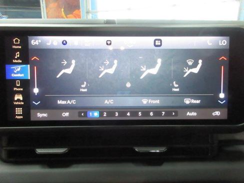 Used 2025 Jeep Wrangler Sahara image 25