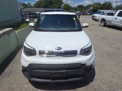Used 2017 Kia Soul w/ Convenience Package FWD image 2