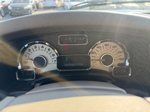 Used 2012 Ford Expedition XLT image 19