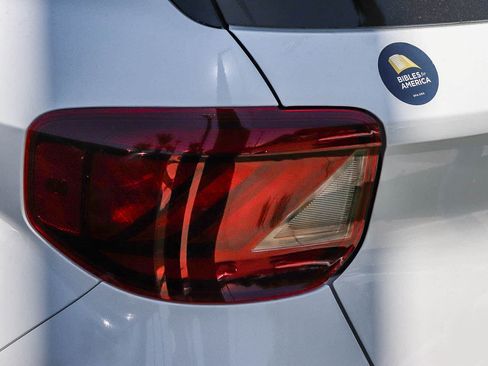 Used 2025 Hyundai Venue Limited FWD image 11