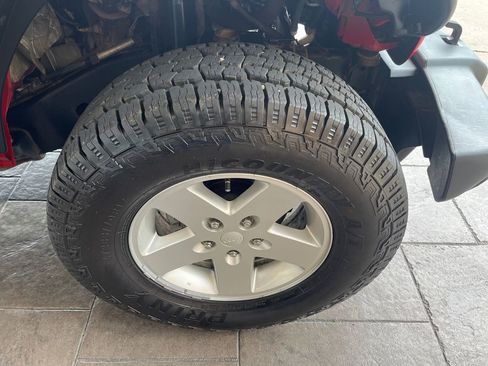 Used 2010 Jeep Wrangler Unlimited Sport image 19