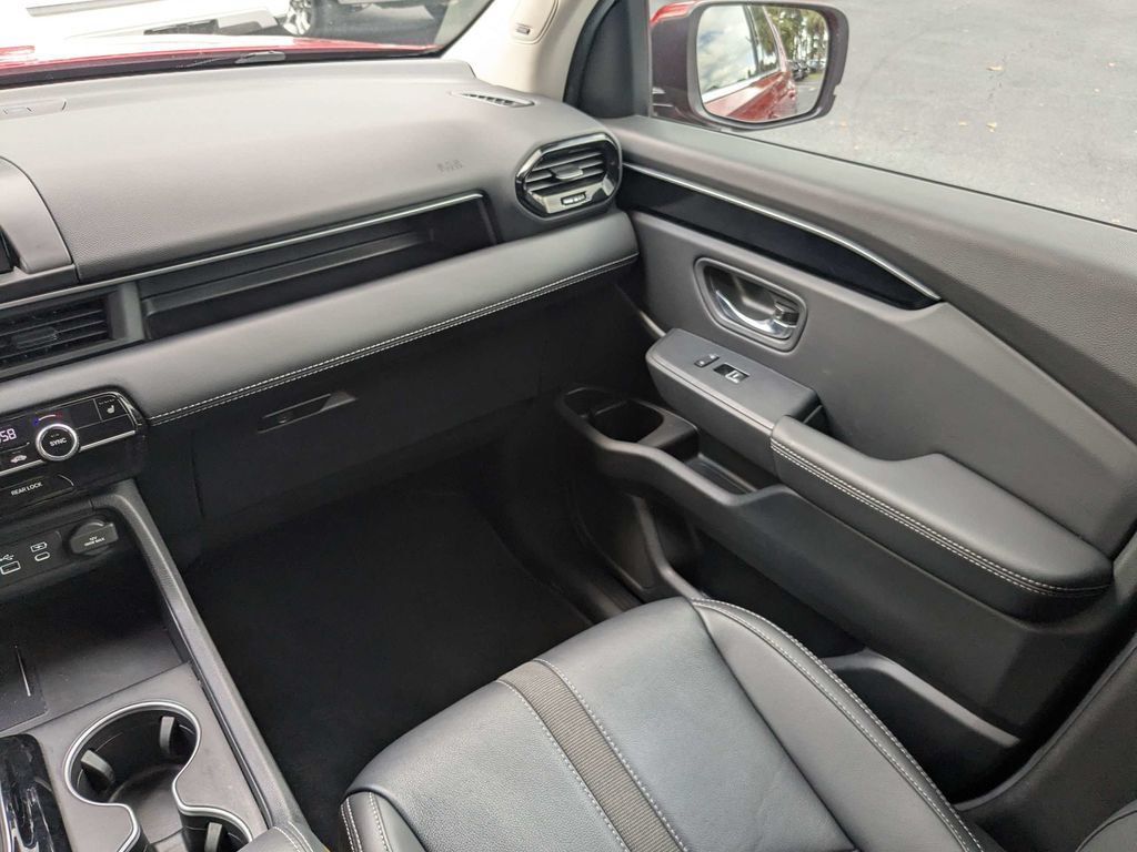 Used 2025 Honda Pilot Touring image 19