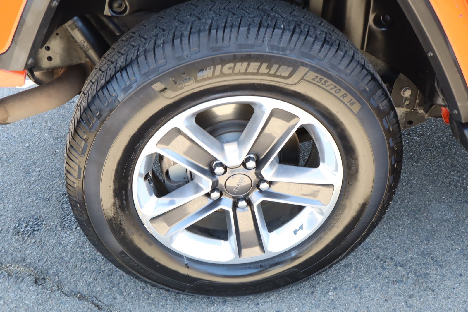 Used 2019 Jeep Wrangler Unlimited Sahara w/ Uconnect 4C Nav & Sound Group AWD/4WD image 11
