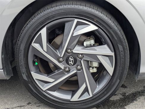 Certified 2025 Hyundai Elantra Limited image 10