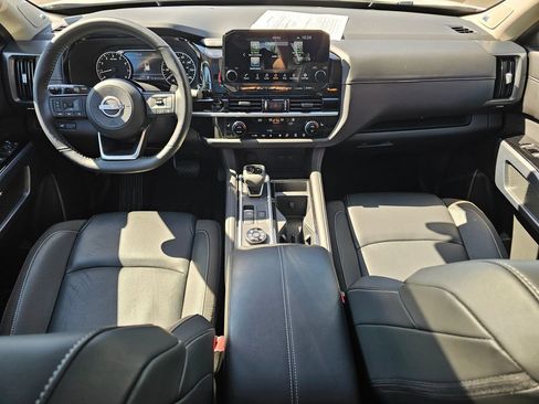 Used 2025 Nissan Pathfinder SL w/ SL Premium Package AWD/4WD image 15