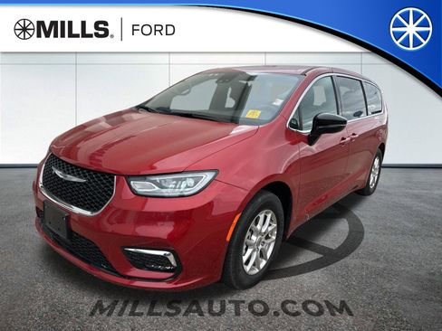 Used 2025 Chrysler Pacifica Select image 1