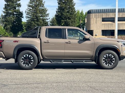 Used 2023 Nissan Frontier PRO-4X w/ Technology Package image 9