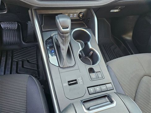 Used 2022 Toyota Highlander LE image 31