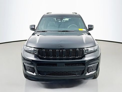 Used 2025 Jeep Grand Cherokee L Limited w/ Luxury Tech Group II RWD image 2