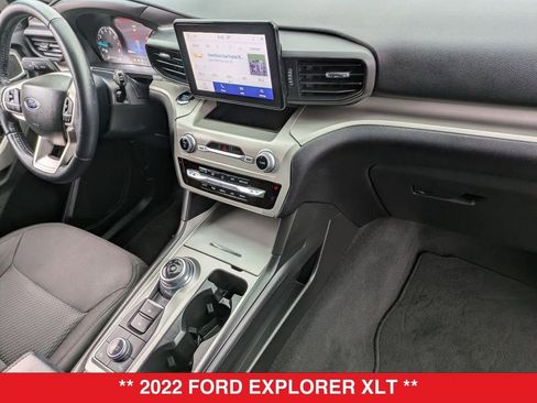 Used 2022 Ford Explorer XLT image 38