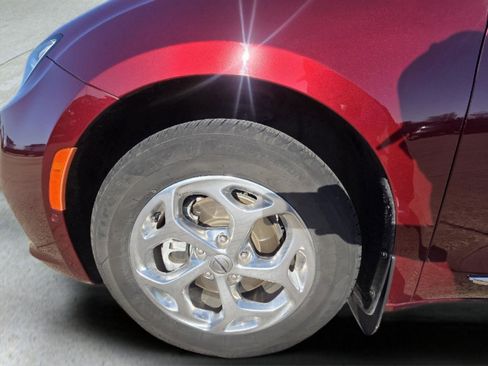 Used 2022 Chrysler Pacifica Limited image 27