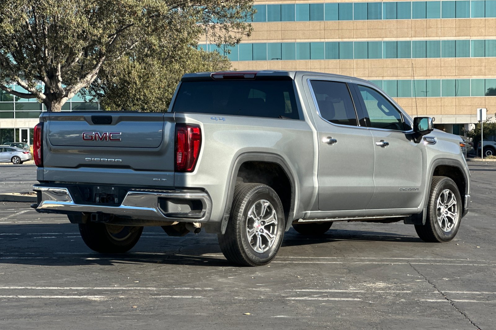 Used 2026 GMC Sierra 1500 SLT AWD/4WD image 4