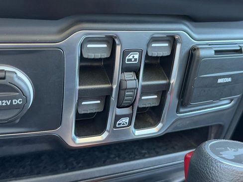 Used 2021 Jeep Wrangler Unlimited Sahara AWD/4WD image 26