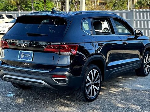 Certified 2023 Volkswagen Taos SE w/ Panoramic Sunroof Package image 5