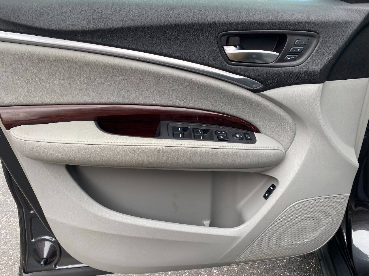 Used 2015 Acura MDX w/ Technology Package AWD/4WD image 11