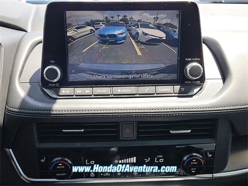 Used 2024 Nissan Rogue SV w/ SV Premium Package image 16