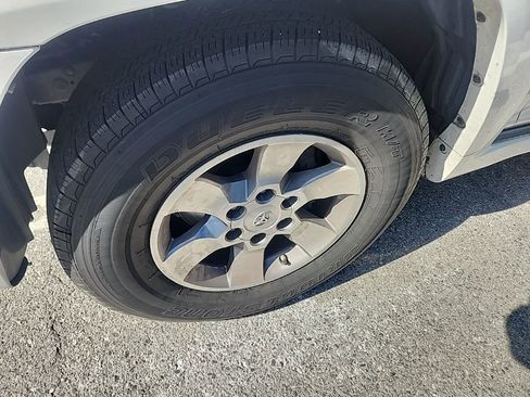 Used 2011 Toyota 4Runner SR5 w/ Convenience Pkg image 6