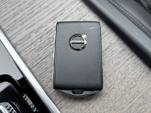 Certified 2024 Volvo XC90 B6 Ultimate w/ Protection Package Premier image 32