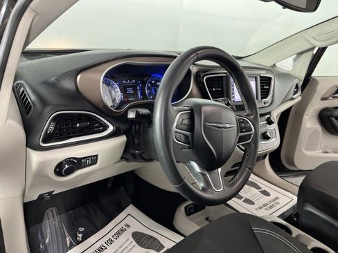 Used 2023 Chrysler Voyager LX FWD image 16