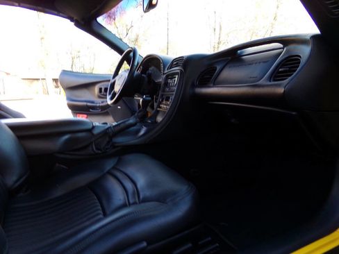 Used 2001 Chevrolet Corvette Convertible w/ Preferred Equipment Group2 image 21