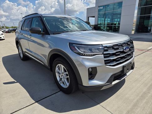 Used 2025 Ford Explorer Active w/ Active Comfort Package RWD image 1