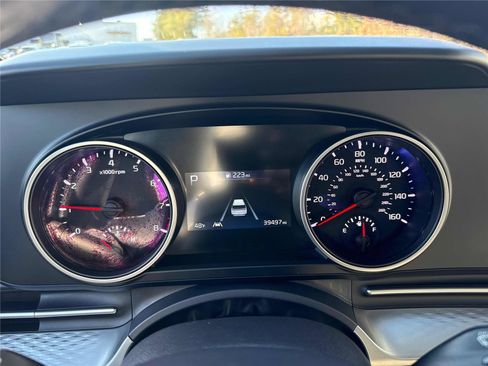 Used 2023 Kia Carnival LX image 15