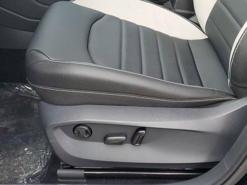 New 2026 Volkswagen Taos SEL image 13