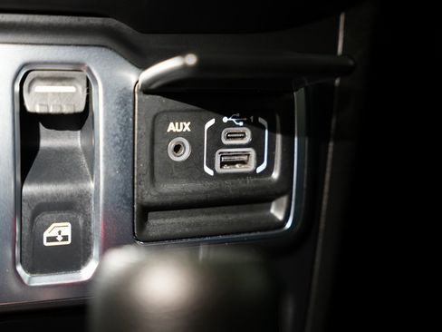 Used 2020 Jeep Wrangler Sport image 26