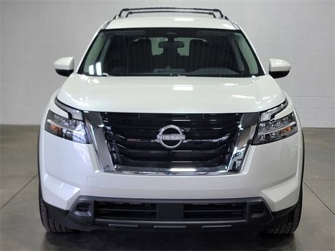 Used 2022 Nissan Pathfinder SV image 9