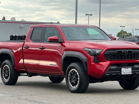 Certified 2024 Toyota Tacoma TRD Off-Road w/ TRD Off Road Premium Package AWD/4WD image 5