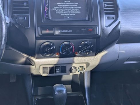 Used 2015 Toyota Tacoma PreRunner image 19