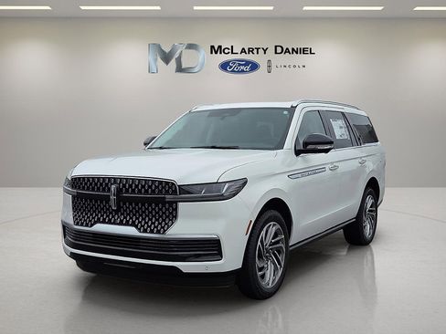 New 2025 Lincoln Navigator Reserve image 2