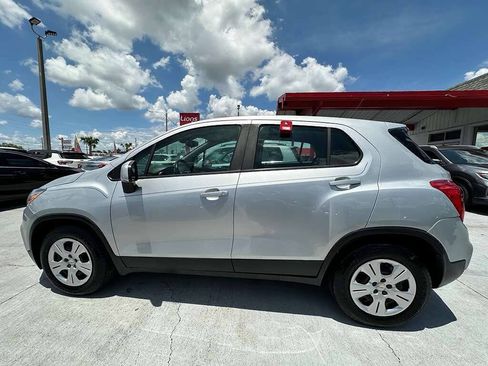 Used 2018 Chevrolet Trax LS FWD image 5
