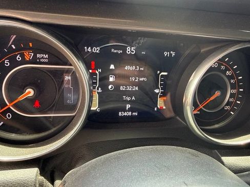 Used 2018 Jeep Wrangler Unlimited Sahara AWD/4WD image 6
