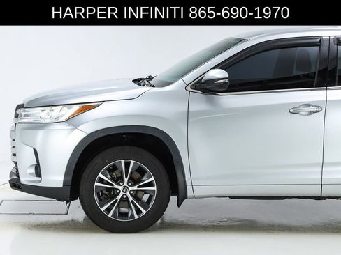 Used 2018 Toyota Highlander LE image 3